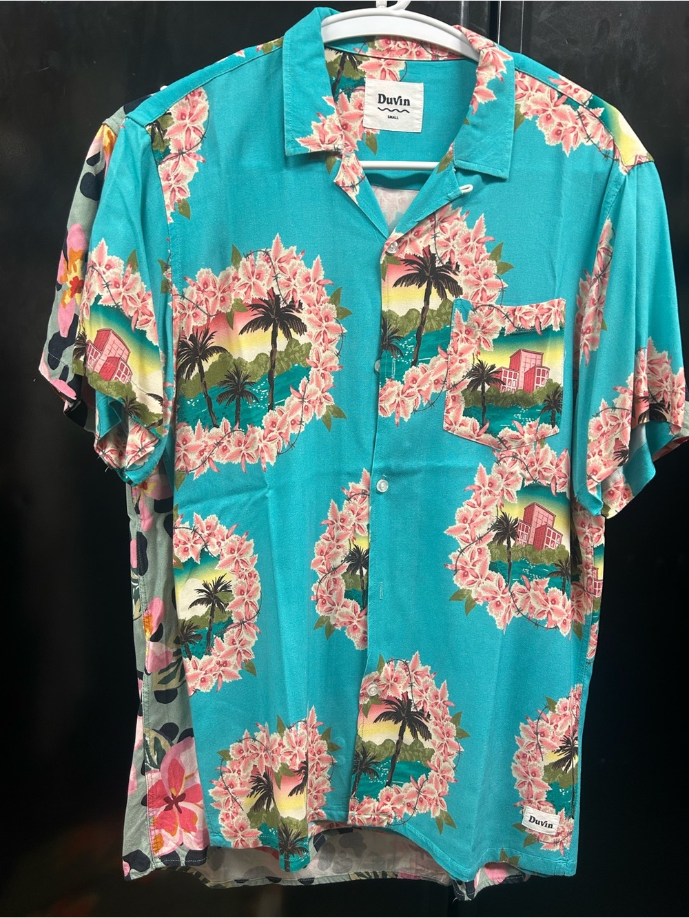Duvin Men's Turquoise Floral Hawaiian Button-Down Shirt. Small